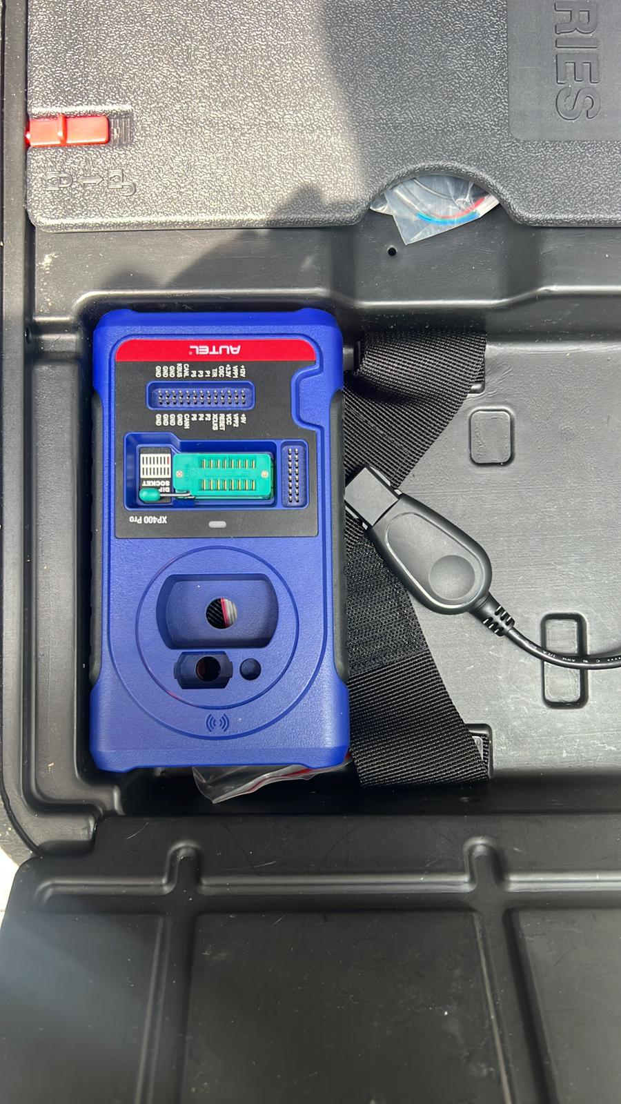 High-security keys with electronic components